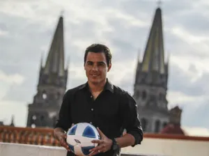 Omar Bravo, con incertidumbre por tema contractual