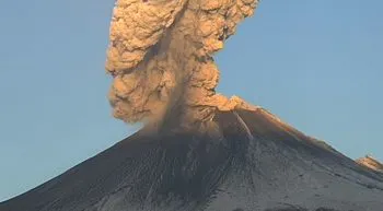 Volcán Popocatépetl registra explosiones en la madrugada, se espera caída de ceniza