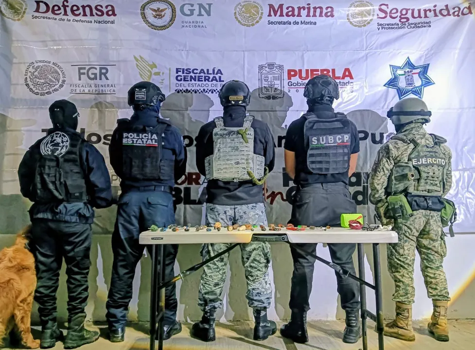 Aseguran objetos punzocortantes y cargadores en penal de Huauchinango tras operativo