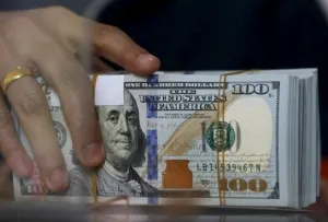 Peso avanza de la mano del petróleo; dólar en $19.82