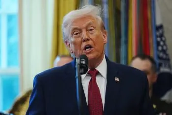Trump anuncia que Venezuela entregará entre 30 y 50 millones de barriles de petróleo a EE. UU.