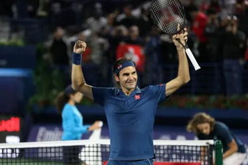 Federer consigue su título 100 al vencer a Tsitsipas en final del abierto de Dubái