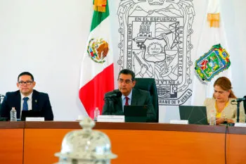 Gobernador exhorta al alcalde de Tepeaca a disculparse por uso de lenguaje soez contra la población