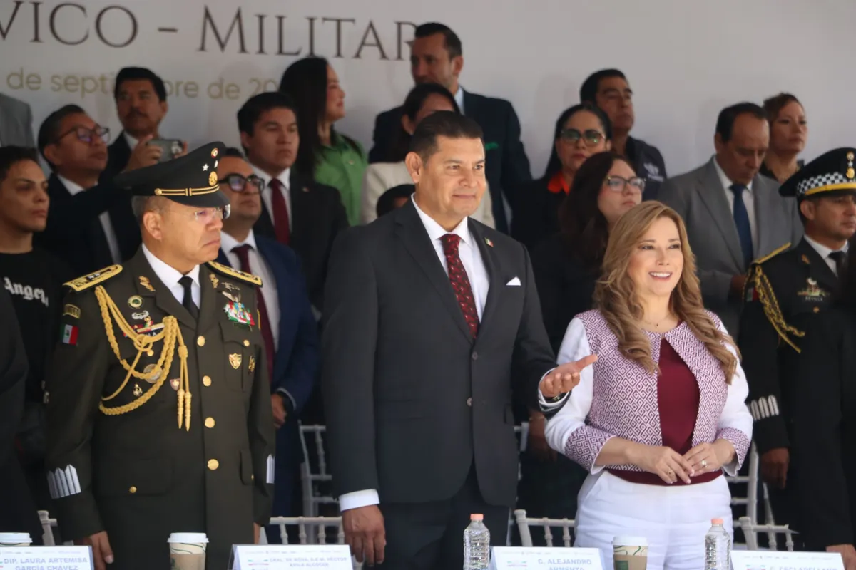 Puebla conmemora 215 años de Independencia con desfile cívico-militar; miles de familias disfrutan en ambiente de paz y orden
