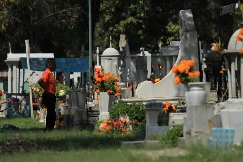 43 brigadistas de Protección Civil fueron desplegadas en los diferentes panteones de Puebla
