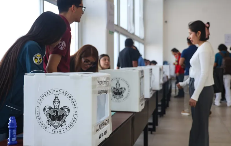 Arranca jornada electoral en la BUAP; fallas técnicas no detienen el proceso