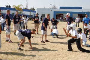 Selección de EEUU NCAA convive con menores de casas de asistencia