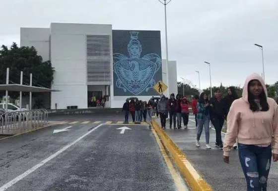 Alumno de la BUAP es golpeado por unidad del transporte público en Izúcar