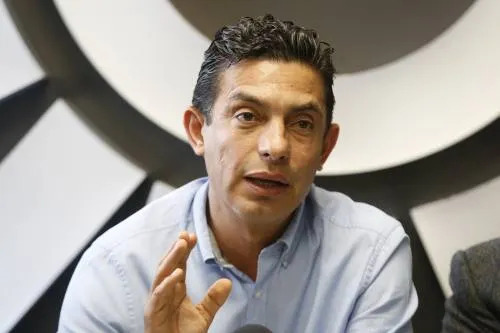 Martínez Amador pide a próximos diputados ser institucionales
