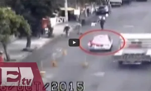 VIDEO: Tras persecución recuperan taxi robado en Iztapalapa