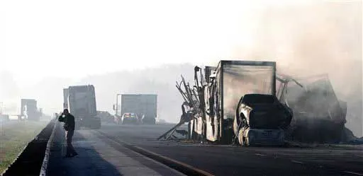 Impactante carambola en EU deja 9 muertos y 12 heridos