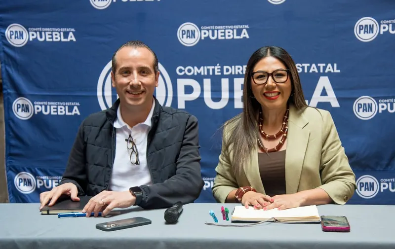 mario-riestra-genoveva-huerta