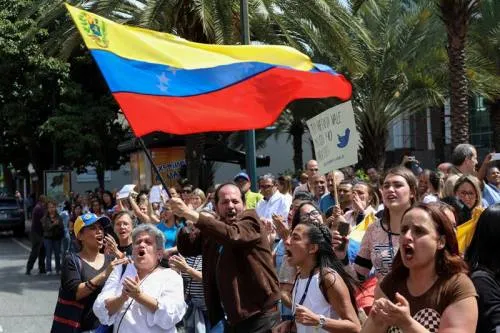 Vuelven a tomar las calles de Venezuela en apoyo de Guaidó
