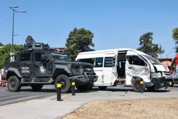 Choca unidad de Fuerzas Especiales de la SSP contra unidades de transporte público