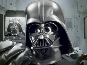 Darth Vader también hace “selfie” para Instagram