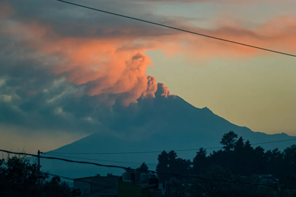 Dos sismos volcánicos, caída de ceniza y 148 exhalaciones registró el Popocatépetl