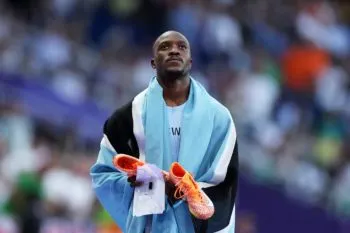 Letsile Tebogo gana oro en los 200m varonil; Noah Lyles corrió con Covid y se queda con el bronce