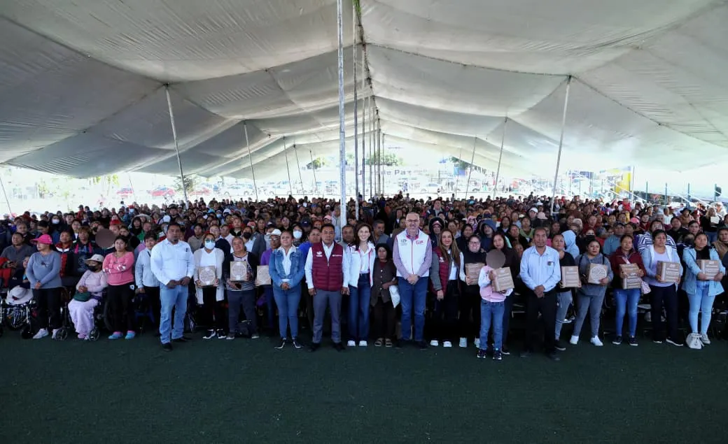 Entregan más de 4 mil despensas en La Resurrección para apoyar a familias poblanas