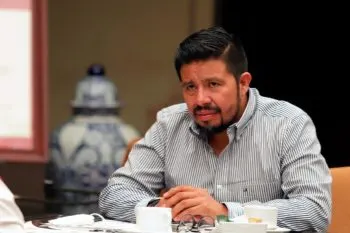 Se suma Eric Cotoñeto al equipo de Armenta rumbo al 2024