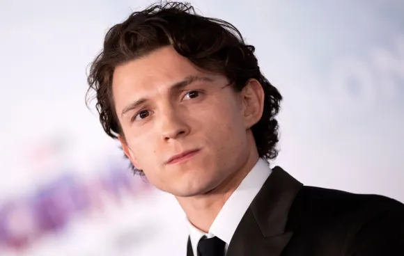 Buscan a Tom Holland para ser presentador de los Oscar 2022