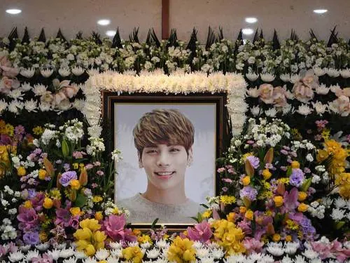 El fallecido cantante Kim Jong-hyun dejó una nota de despedida
