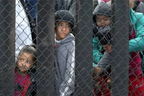 Cien niños migrantes en EU quedan separados permanentemente de padres