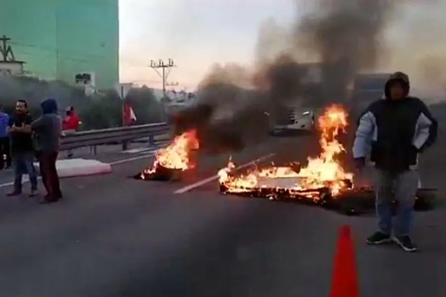 Santa Ana Xalmimilulco Bloqueo Autopista Mexico Puebla