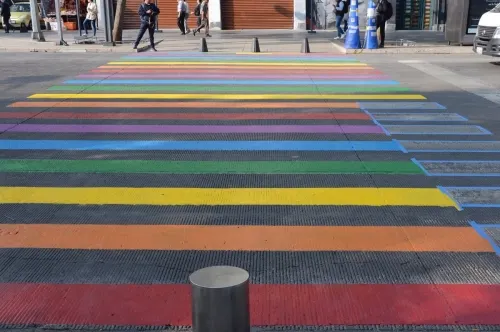 Resolución de tribunal determina mantener colores peatonales en blanco o amarillo en Puebla