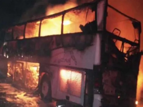 Choca autobús en Arabia Saudita; reportan 35 muertos