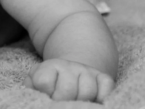 Un día más: el bebé Lázaro sigue resistiendo