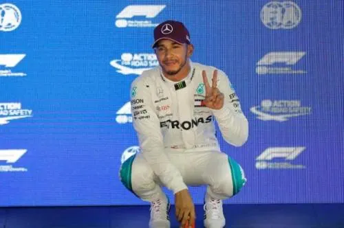 Hamilton logra la ‘pole’ en Singapur