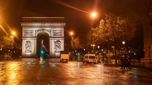 Macron anuncia un nuevo confinamiento de un mes en Francia