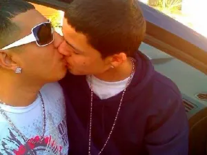 No soy gay, la foto es falsa: Daddy Yankee
