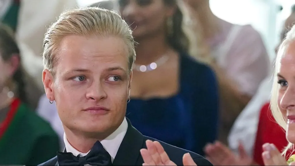 Escándalo en la realeza noruega: hijo de la princesa Mette-Marit enfrenta cargos por violación