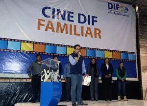 Cine DIF visita San Pablo Xochimehuacán