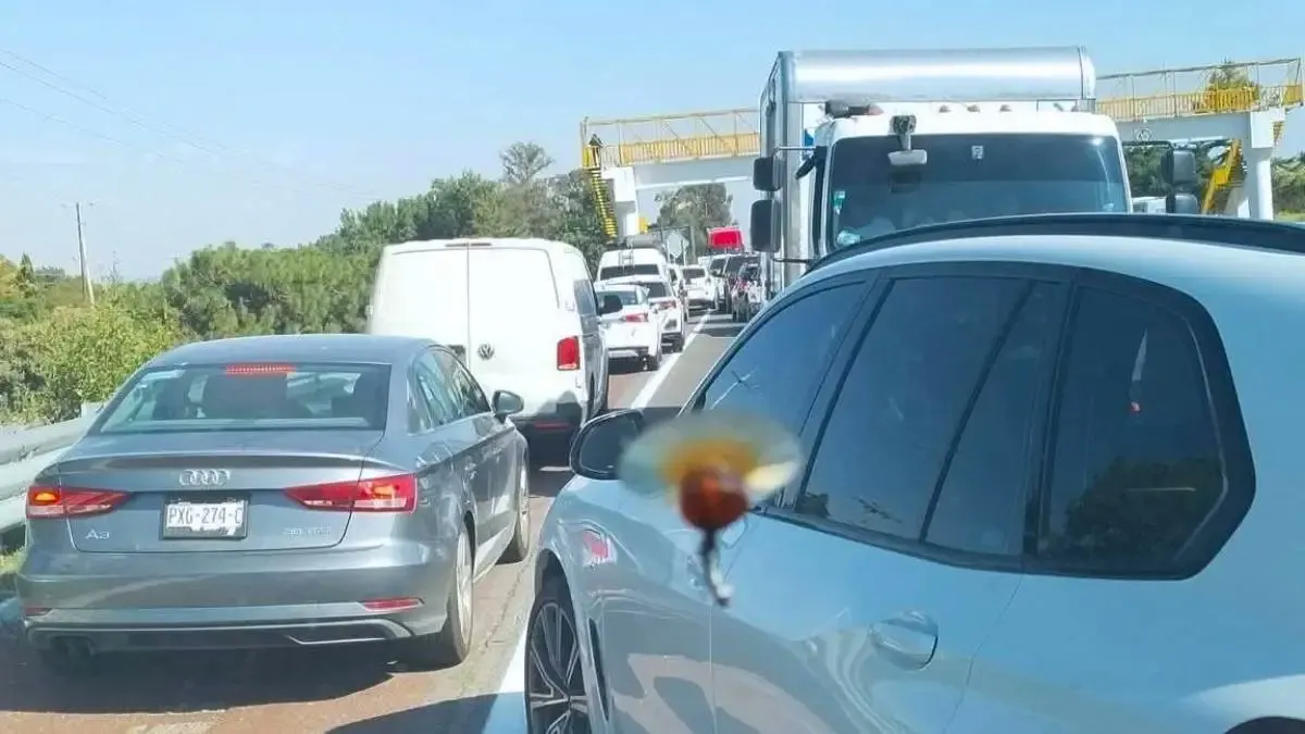 Ejidatarios bloquean la autopista México-Puebla por presunto fraude en pago de tierras en Tlahuapan