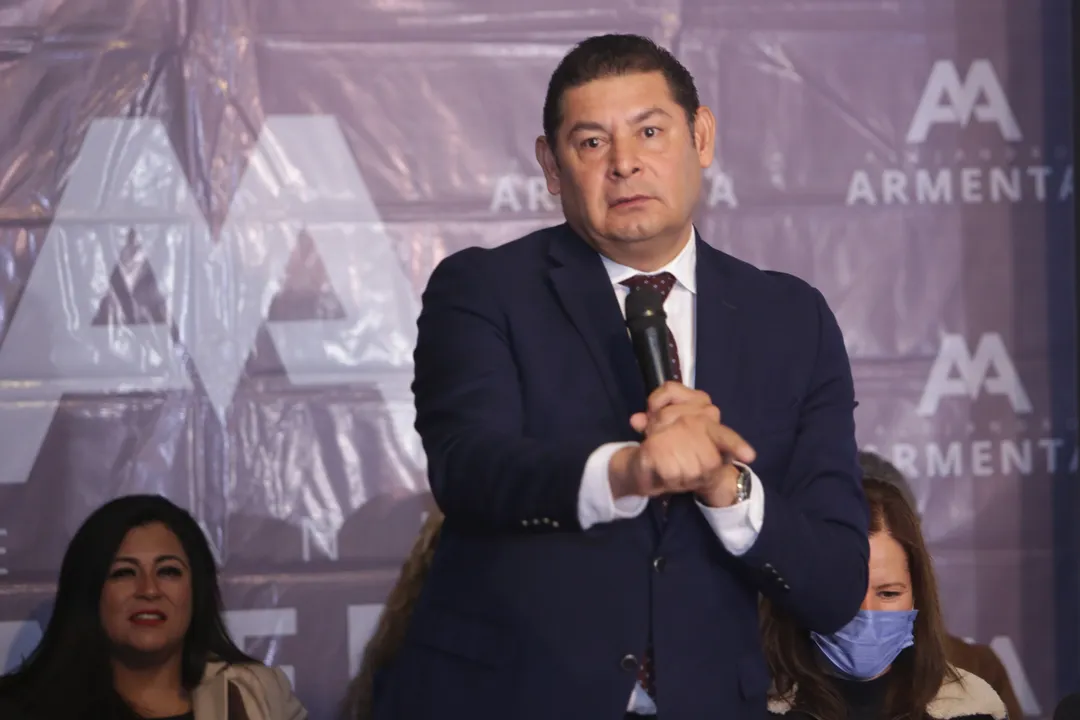 Armenta pone sus ases sobre la mesa