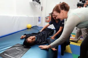 Inaugura Alonso de Moreno Valle Cámara de Estimulación Multisensorial en CRII