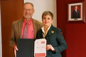 Establece Ibero lazos con Manpower Group Latinoamérica