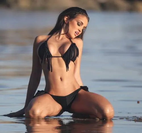 Jaclyn Swedberg vuélvete loco con su sensualidad y belleza