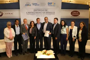 Puebla presenta menús en Braille y promueve inclusión