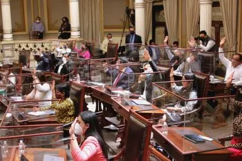 Avala Congreso local 3 años de cárcel a quienes promuevan terapias de conversión en Puebla, y 3 más por discriminar a mujeres embarazadas
