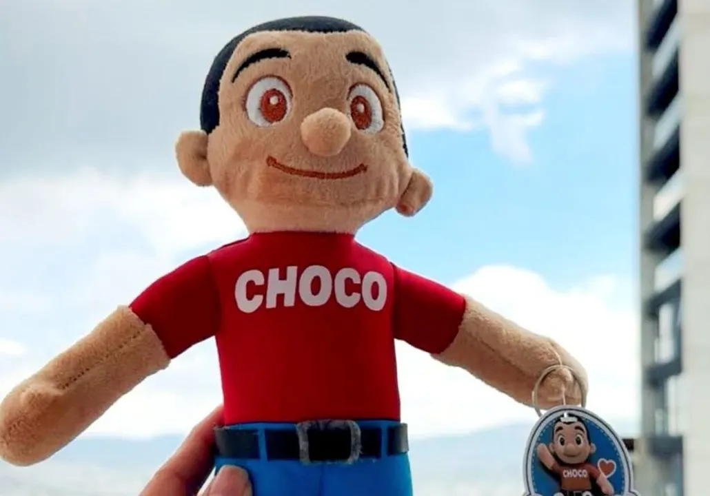Peluchoco invade los cruceros de Puebla con una misión: apoyar a niñas y niños que enfrentan el cáncer