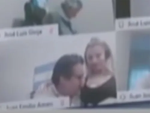 Captan a diputado argentino manoseando a mujer durante sesión virtual