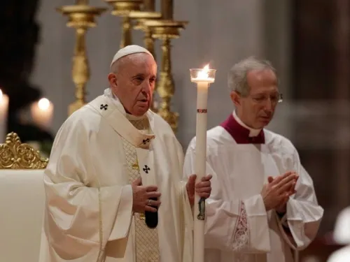 El papa Francisco convoca a sínodo de obispos para 2022