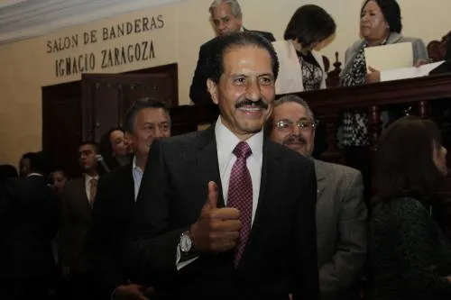 VIDEO: Consejo Universitario valida elección y nombra a Esparza como Rector de la BUAP