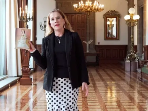 Retoma Gutiérrez Müller recomendaciones literarias