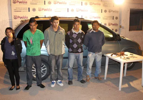 Policía estatal detiene a asaltantes de transporte público