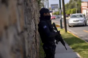 Endurecen sanciones a quienes usen armas exclusivas de la policía