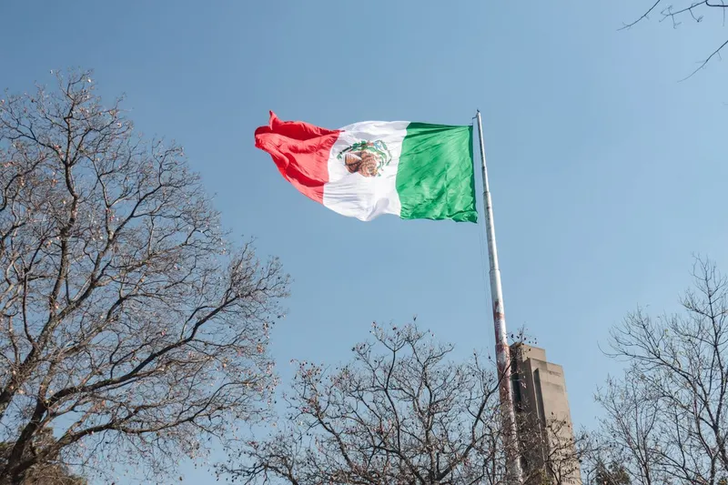 bandera-al-reves-cerro-de-la-paz